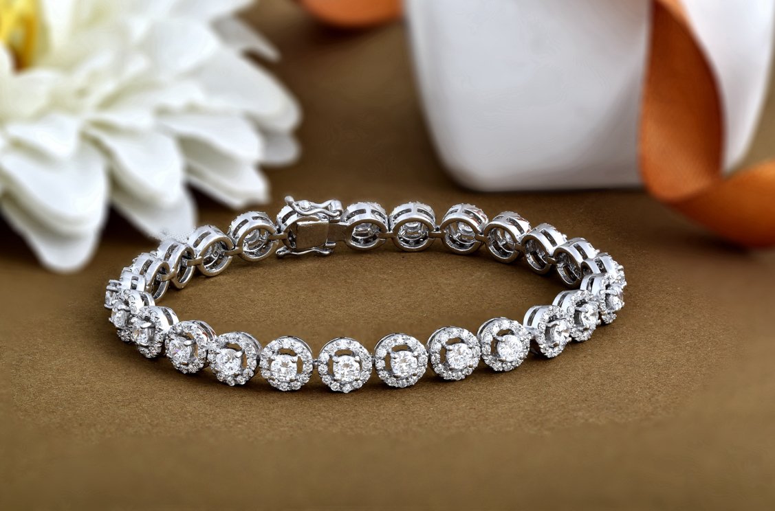 Le Circle of Love Halo Diamond Tennis Bracelet – ShopMamaBijoux